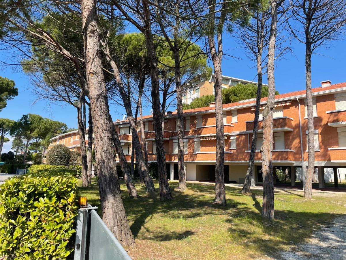 Twin Pine Trees Flats, Near Beach 비비오네 외부 사진