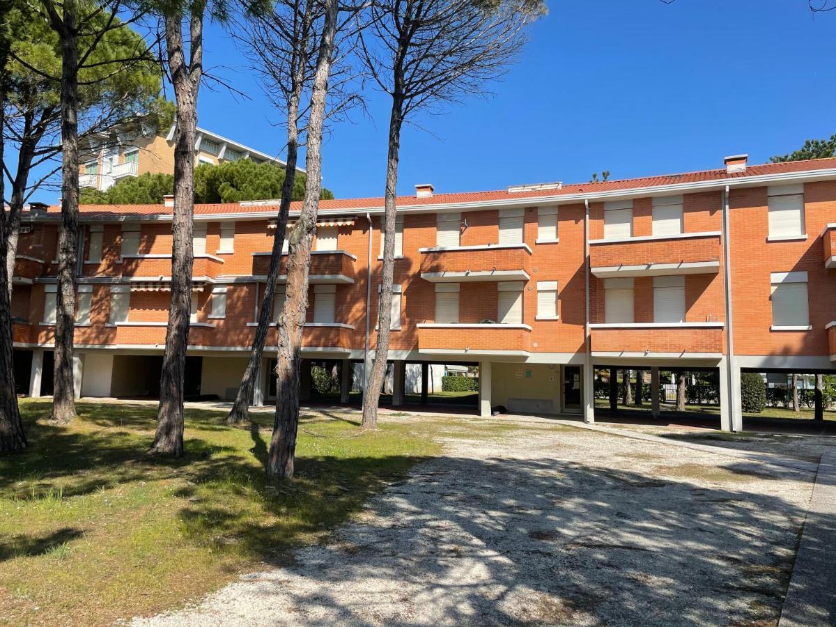 Twin Pine Trees Flats, Near Beach 비비오네 외부 사진